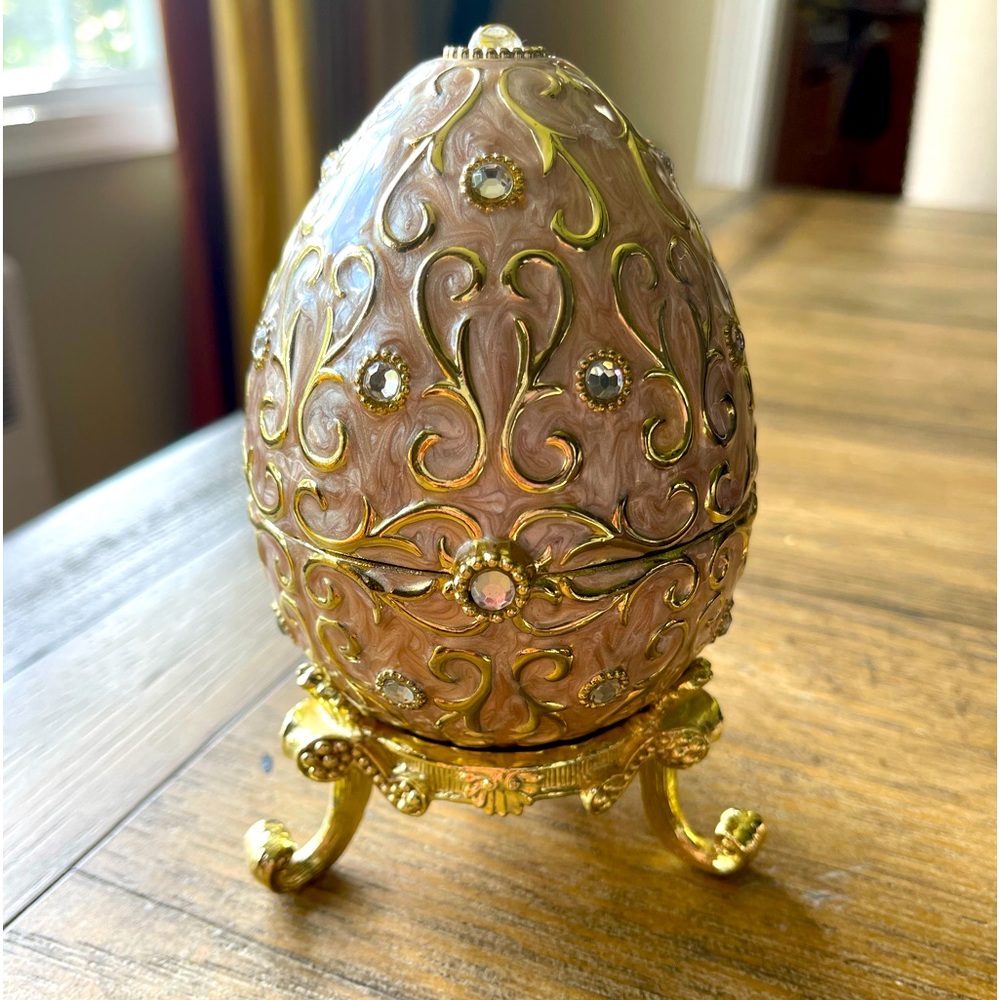 Vintage Enamel pink egg with music Excellent condition